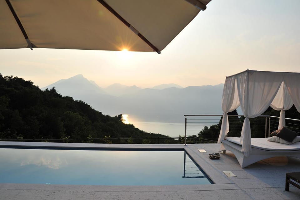 Balcony/Terrace, Lake view, Mountain view
