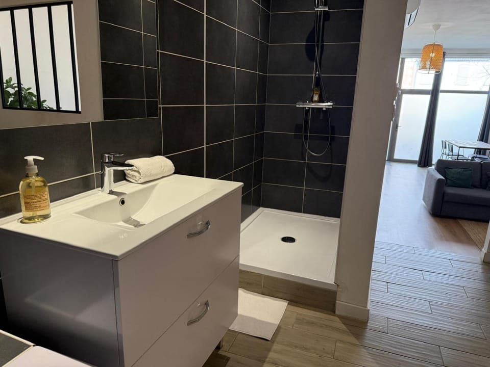 Shower, Bathroom