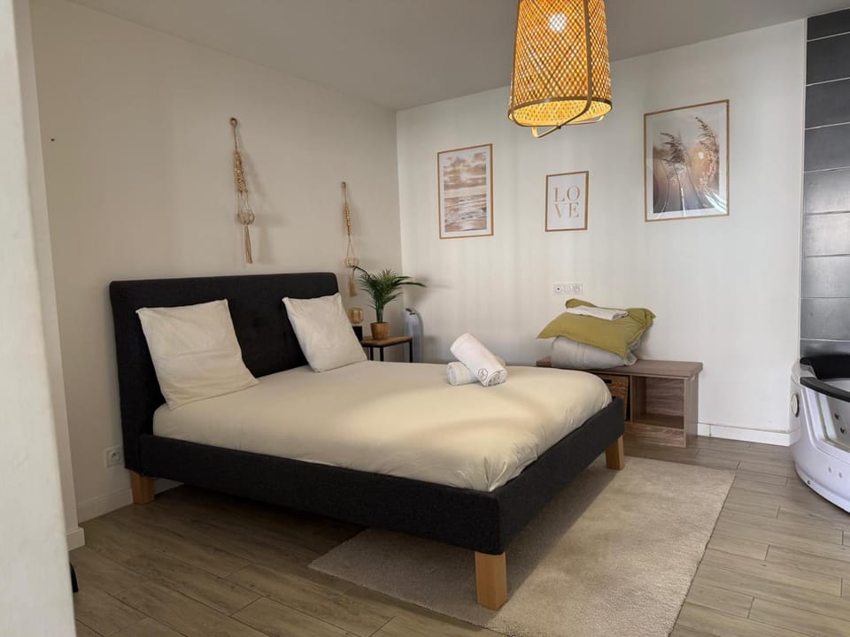 Bed, Other, Bedroom, heating