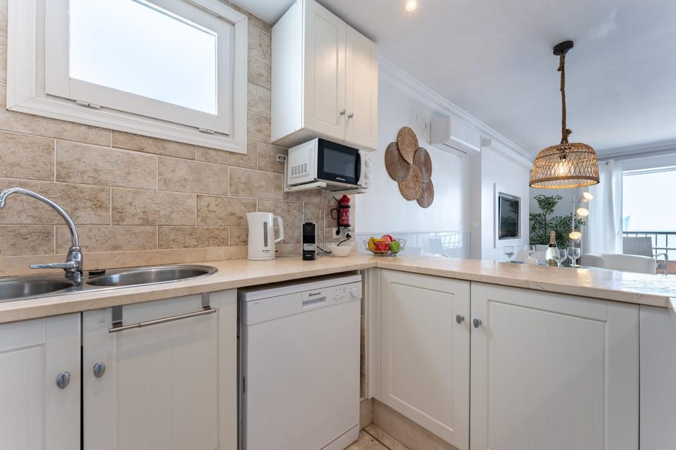 Kitchen or kitchenette, Living room