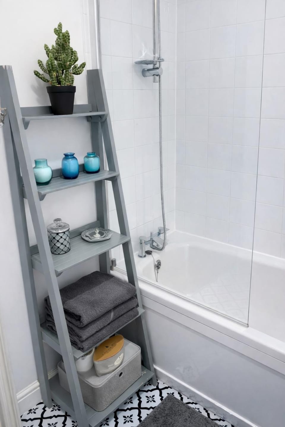 Centrally Located a Home from Home - Free Parking Apartment in Canterbury