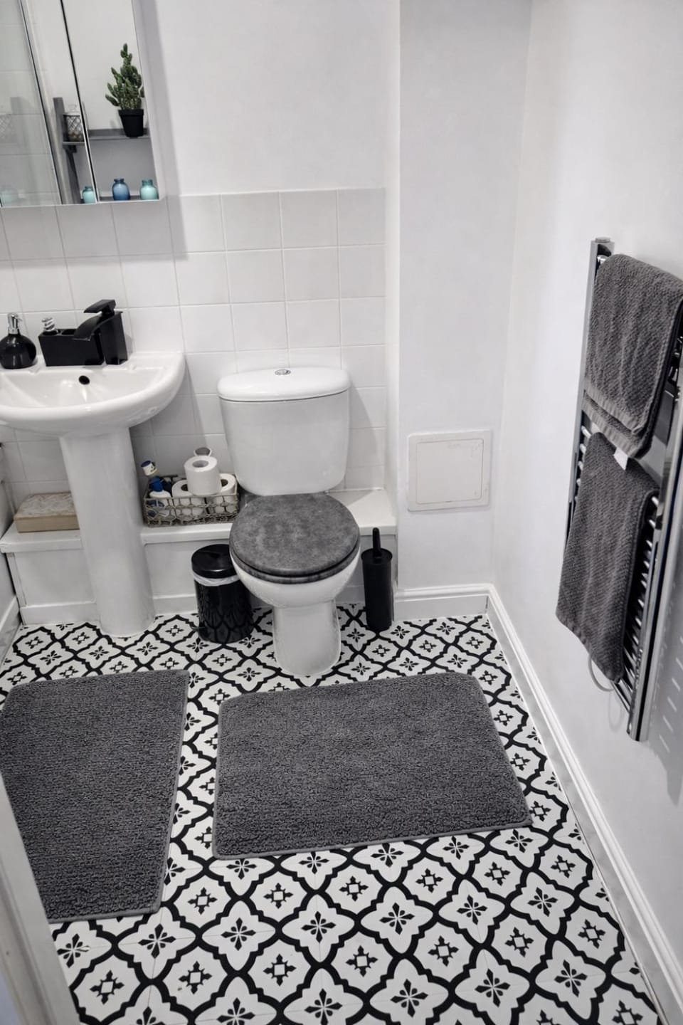 Centrally Located a Home from Home - Free Parking Apartment in Canterbury
