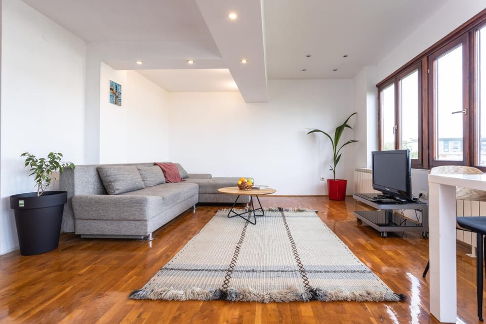 Bed, TV and multimedia, Living room, Photo of the whole room, Seating area
