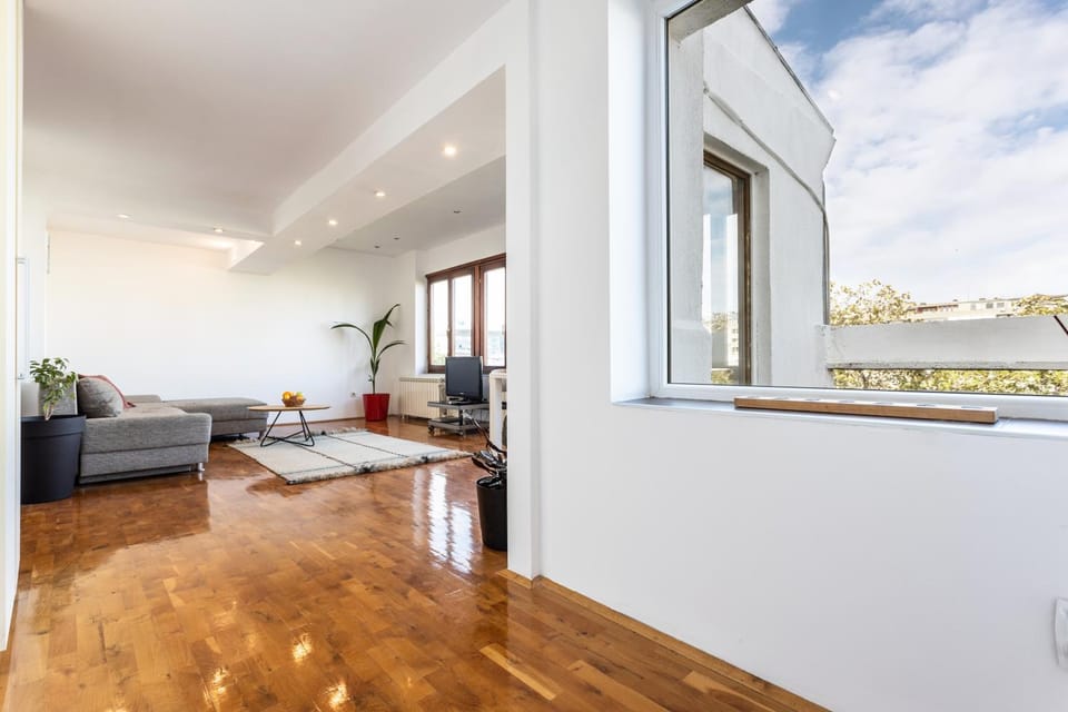 Natural landscape, View (from property/room), Living room, Seating area