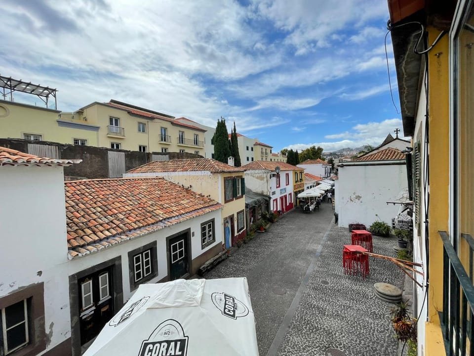 Neighbourhood, Balcony/Terrace, City view, Street view