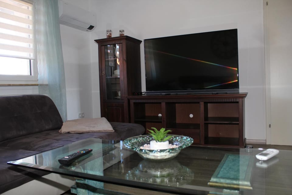 Communal lounge/ TV room, TV and multimedia, Evening entertainment