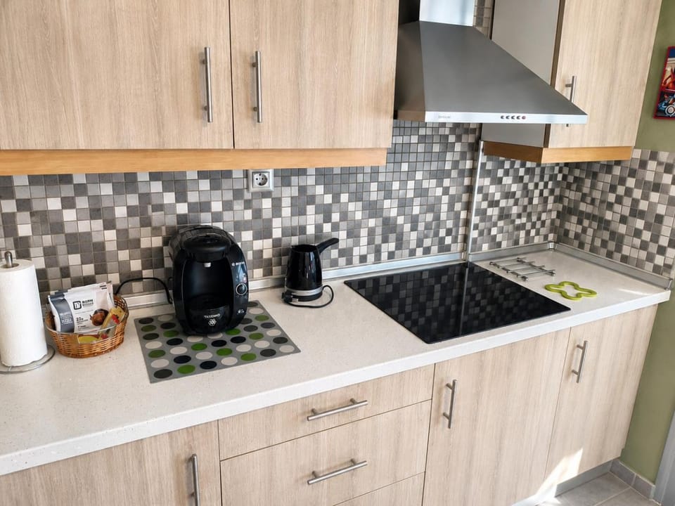 Coffee/tea facilities, stove, kitchen, kitchen