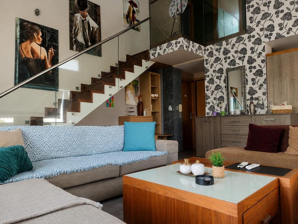 Living room, Seating area
