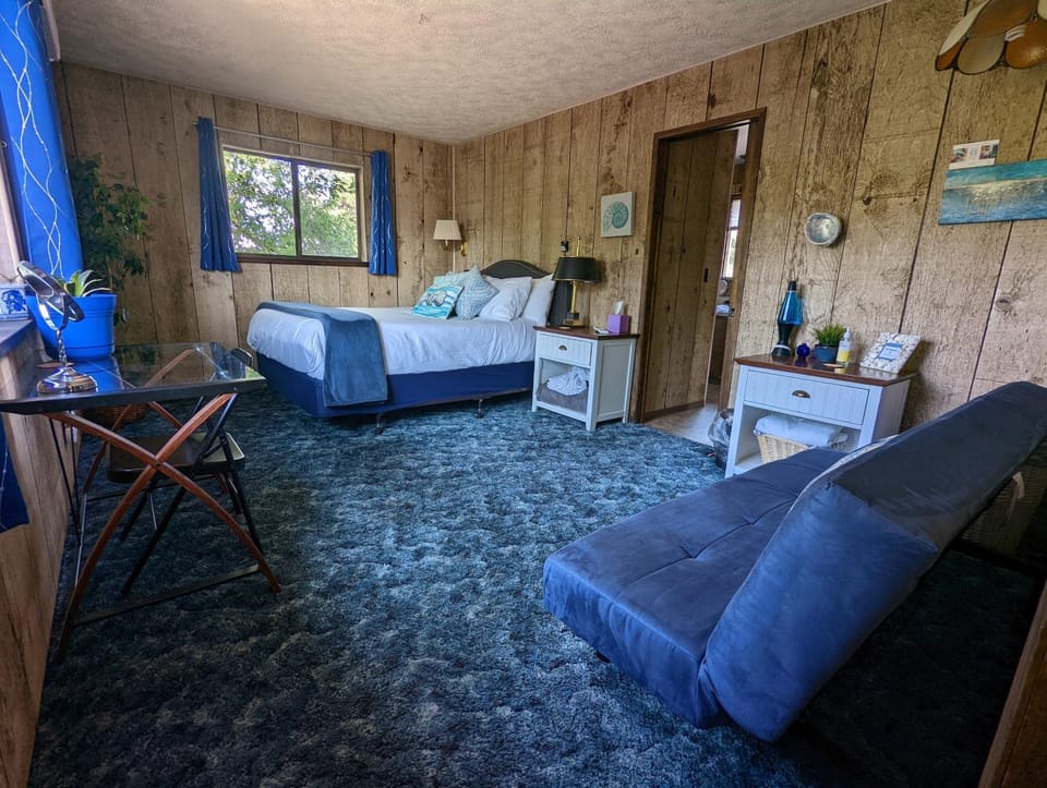 Bed, Photo of the whole room, Bedroom, Garden view, air conditioner