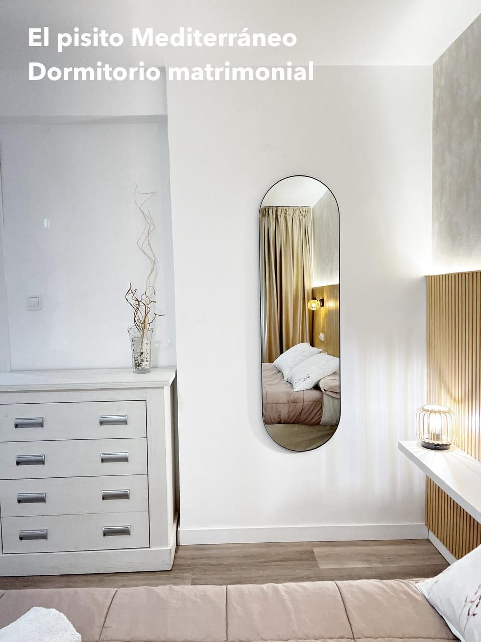 Bed, Photo of the whole room, Bedroom, Text overlay