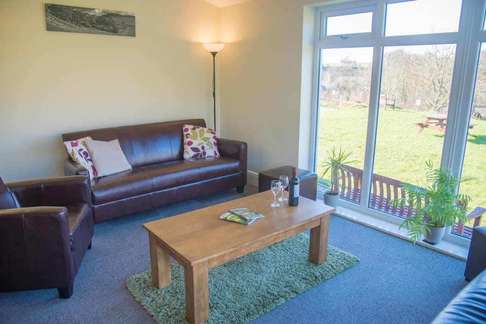 Communal lounge/ TV room