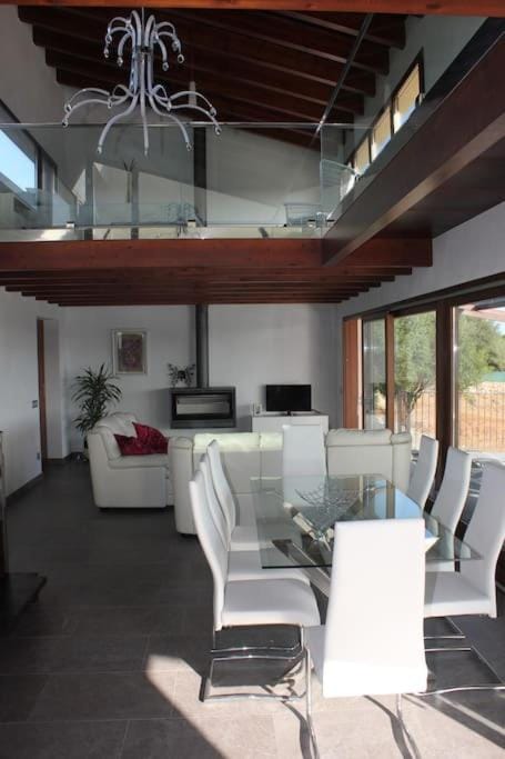 Communal lounge/ TV room, TV and multimedia, Living room, Seating area, Dining area