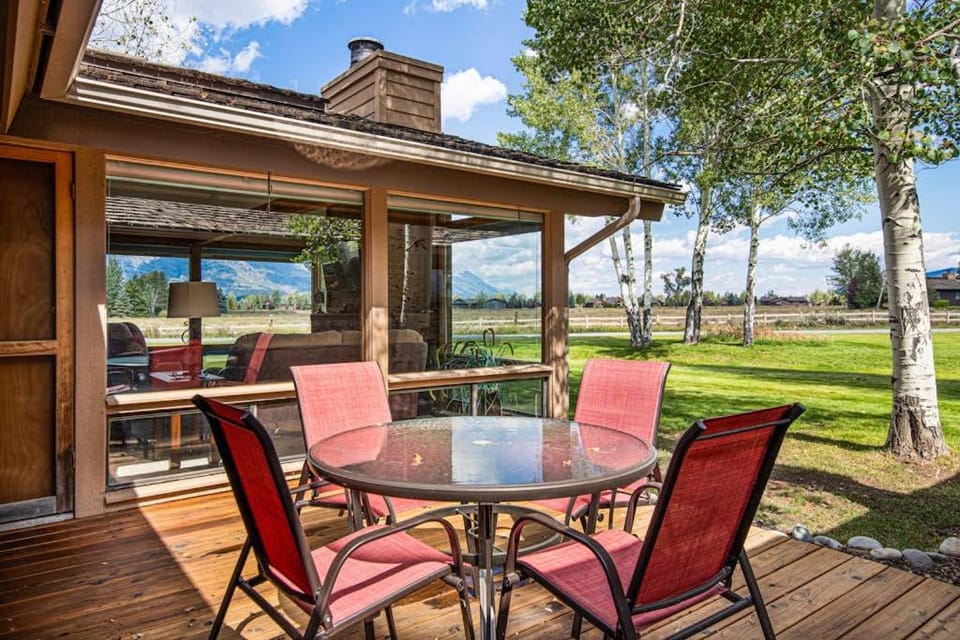 Golf Creek 32 House in Wyoming