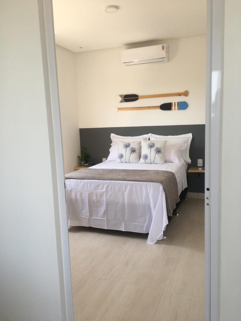 Bed, Photo of the whole room, Bedroom, air conditioner