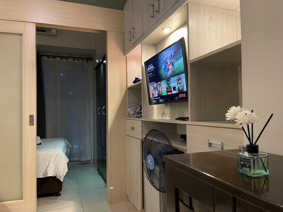 Netflix, Destina Stays at Jazz Residences Makati, MetroManila Apartment hotel in Makati