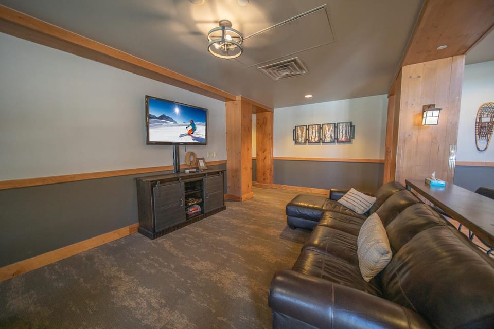 Expedition Station 8593 by SummitCove Lodging in Colorado House in Keystone