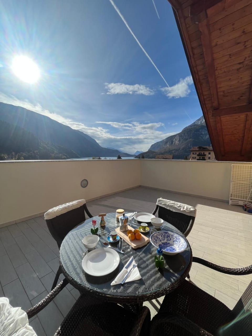 Balcony/Terrace, Lake view, Mountain view