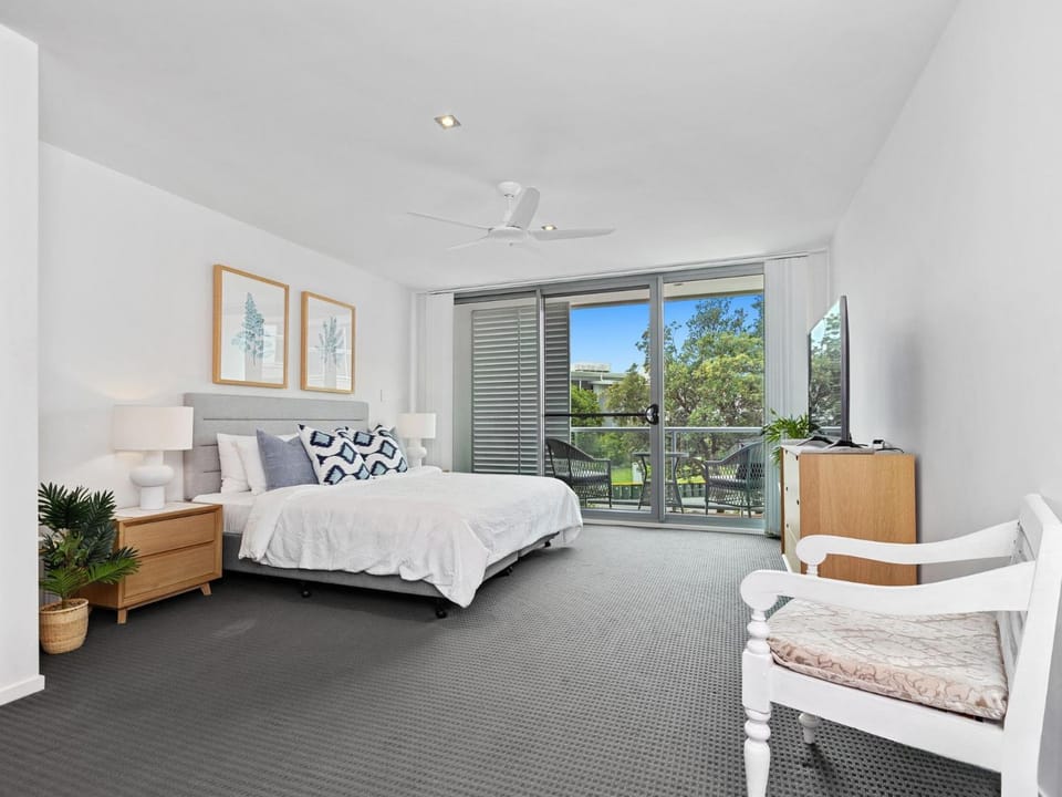 Bed, View (from property/room), Balcony/Terrace, Photo of the whole room, Bedroom