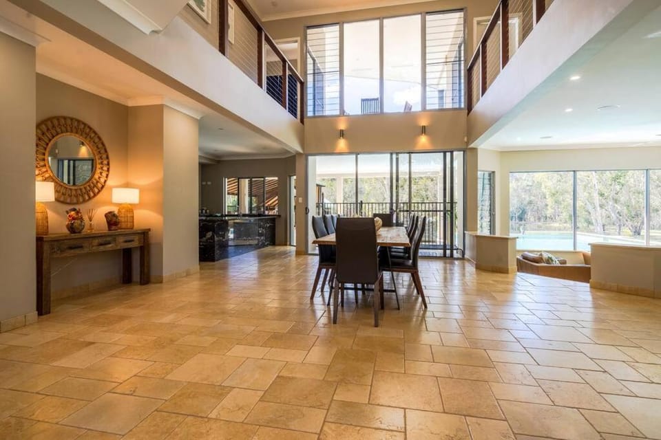 Serenity, Sprawling Home Surrounded By Acreage House in Peregian Beach