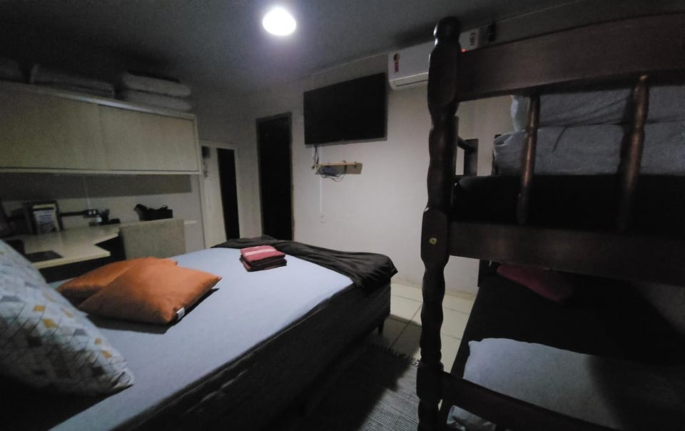 Bed, TV and multimedia, Photo of the whole room, Bedroom, bunk bed, air conditioner