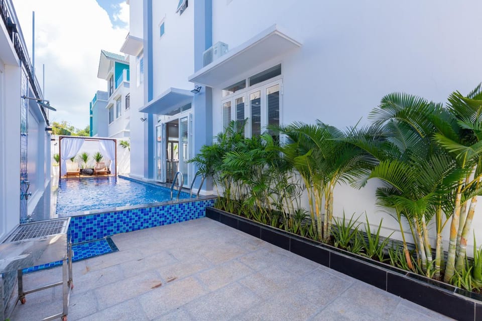 Property building, Swimming pool