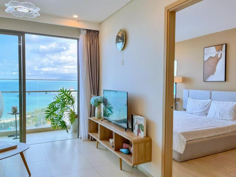 Bed, Natural landscape, TV and multimedia, Balcony/Terrace, Living room, Seating area, Bedroom, Sea view, towels