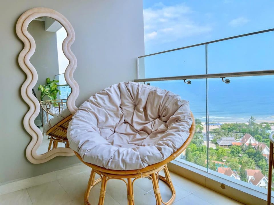 Natural landscape, View (from property/room), Balcony/Terrace, Living room, Seating area, Sea view