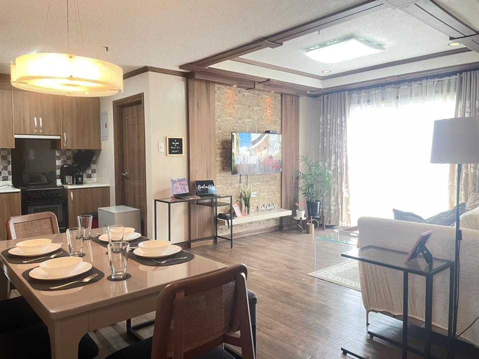 TV and multimedia, Seating area, Dining area