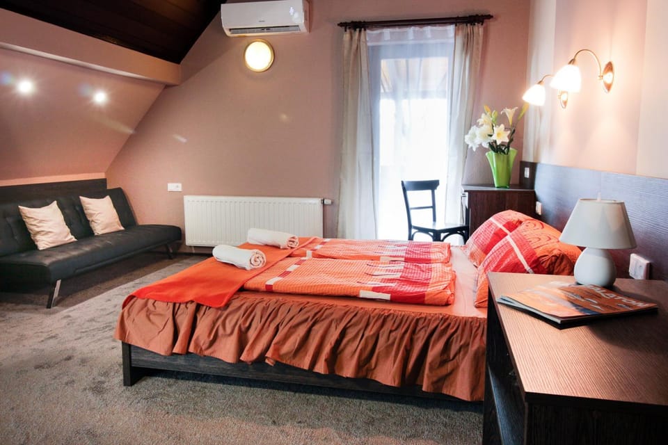 Balcony/Terrace, Photo of the whole room, Seating area, Bedroom