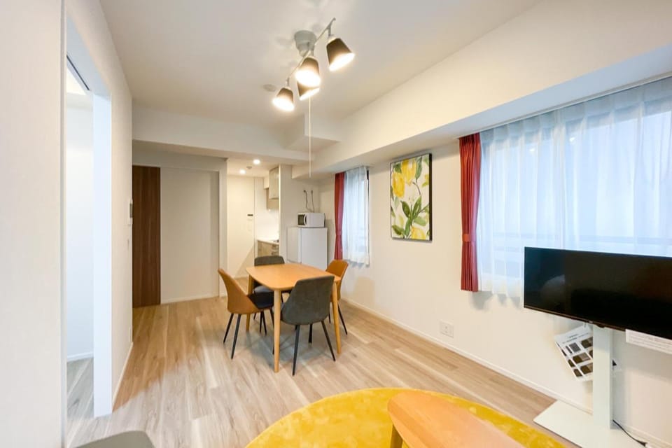 TV and multimedia, Living room, Seating area, Dining area