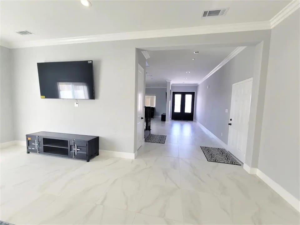 Communal lounge/ TV room, TV and multimedia, Seating area, Evening entertainment