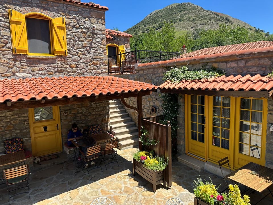 Property building, Patio, Day, Mountain view
