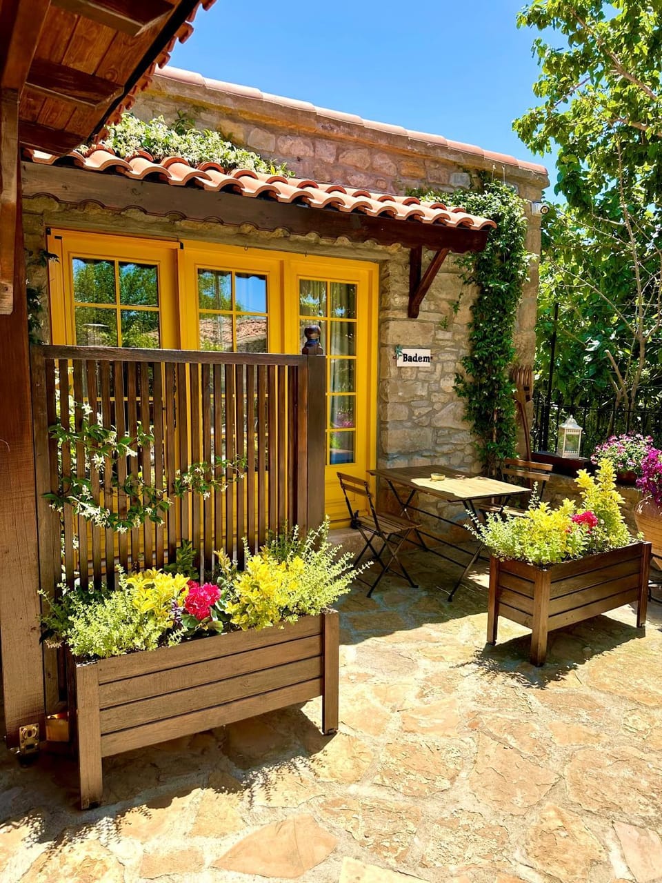 Property building, Day, Garden, Garden view
