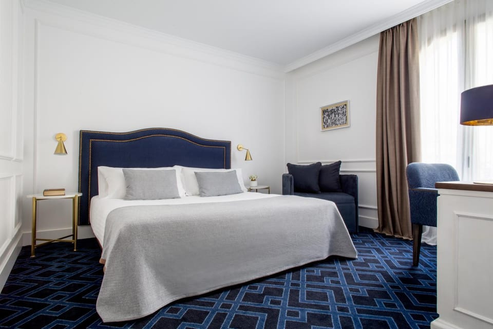 Bed, Photo of the whole room