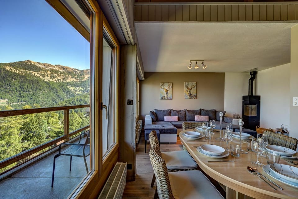 Dining area, Mountain view