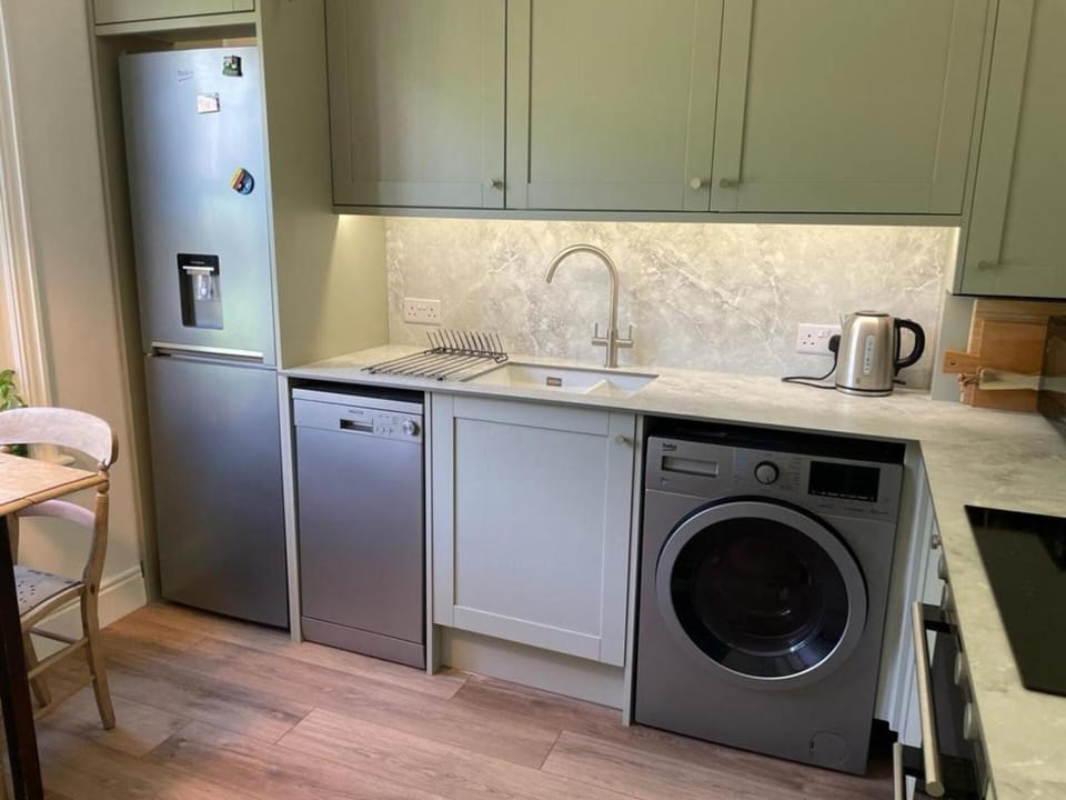 Fantastic 2BD Victorian Apt - 4 adults & 1 child House in Lewes District