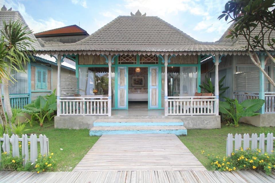 Property building, Patio, Spring, Day, Garden, Garden view, Inner courtyard view
