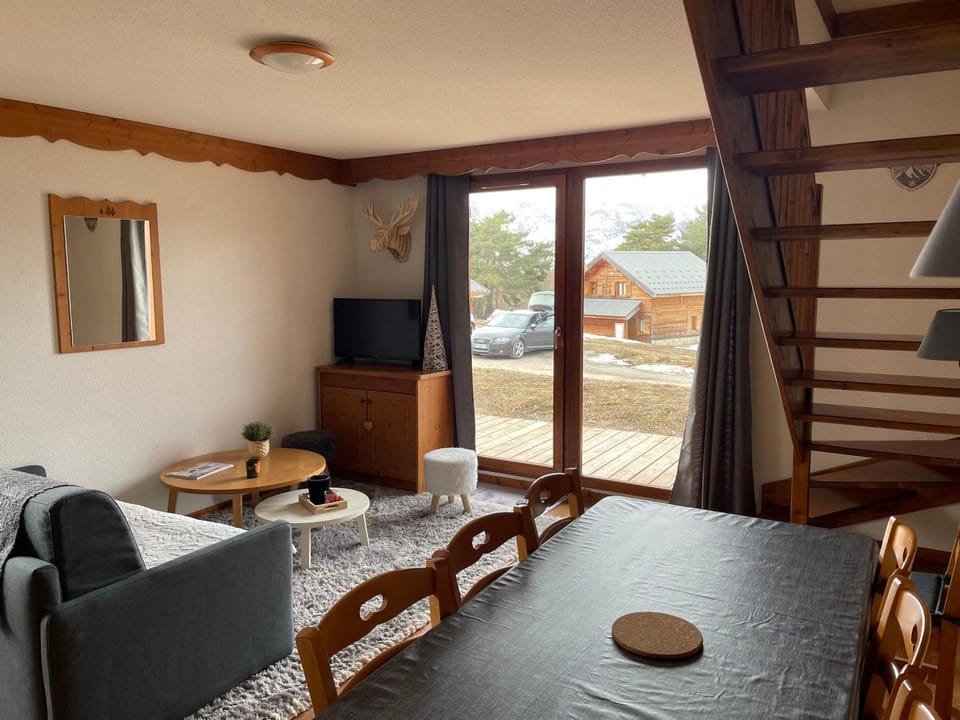Chalet 3 Pièces, 8 Pers., Terrasse, Parking Gratuit - FR-1-504-641 Chalet in Provence-Alpes-Côte d'Azur