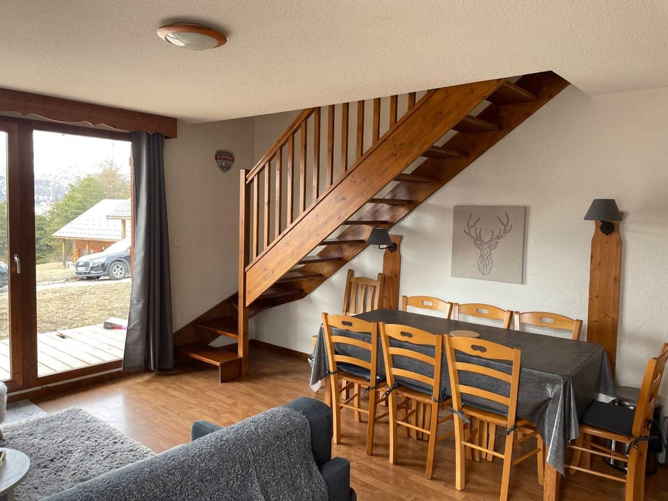 Chalet 3 Pièces, 8 Pers., Terrasse, Parking Gratuit - FR-1-504-641 Chalet in Provence-Alpes-Côte d'Azur
