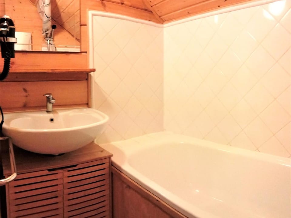 Chalet à La Joue du Loup, 6 pers, terrasse, parking - FR-1-504-651 Chalet in Provence-Alpes-Côte d'Azur