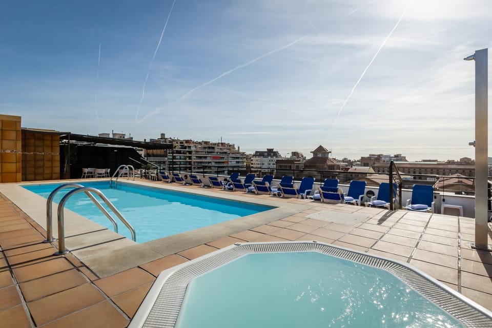 Solarium, Pool view, Swimming pool, Swimming pool