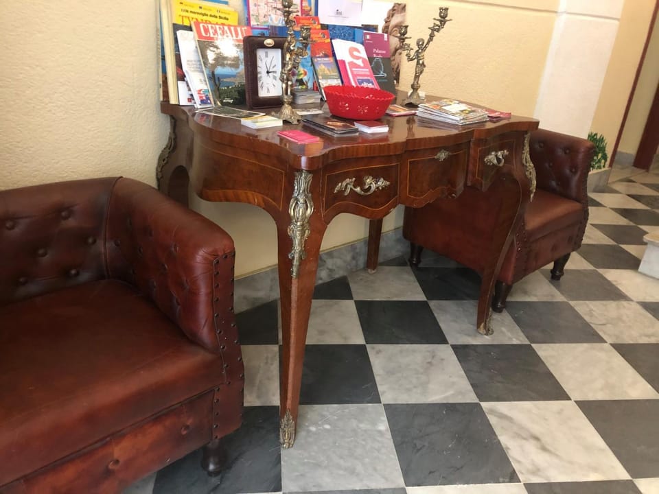 Lobby or reception, Internal: Not applicable to any particular room