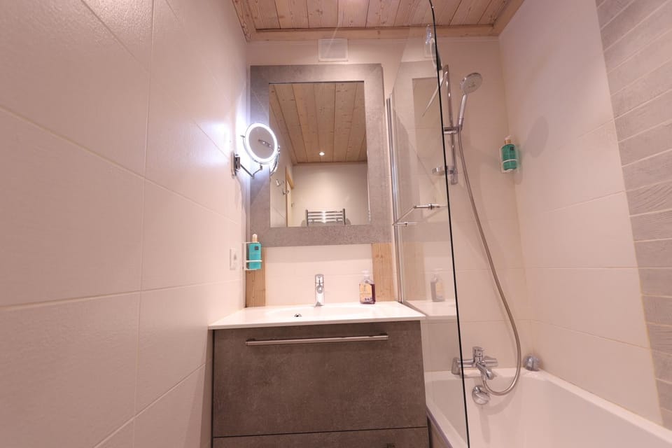 Bathroom, Bath