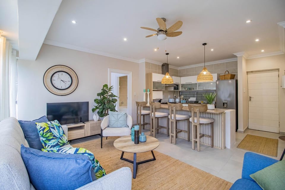 TV and multimedia, Living room, Decorative detail, Family