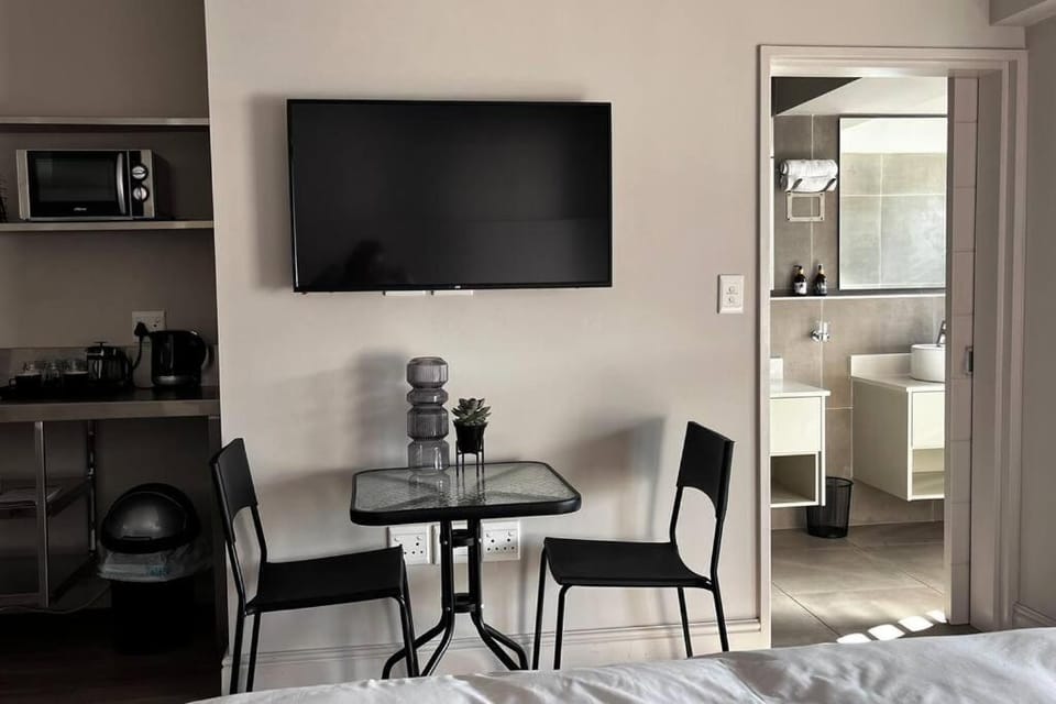 TV and multimedia, Living room, Dining area