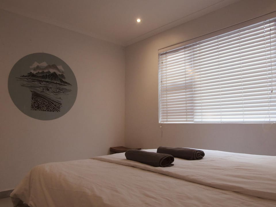 Bed, towels