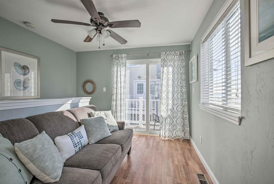 York Beachfront Condo - Steps to Long Sands! House in York Beach