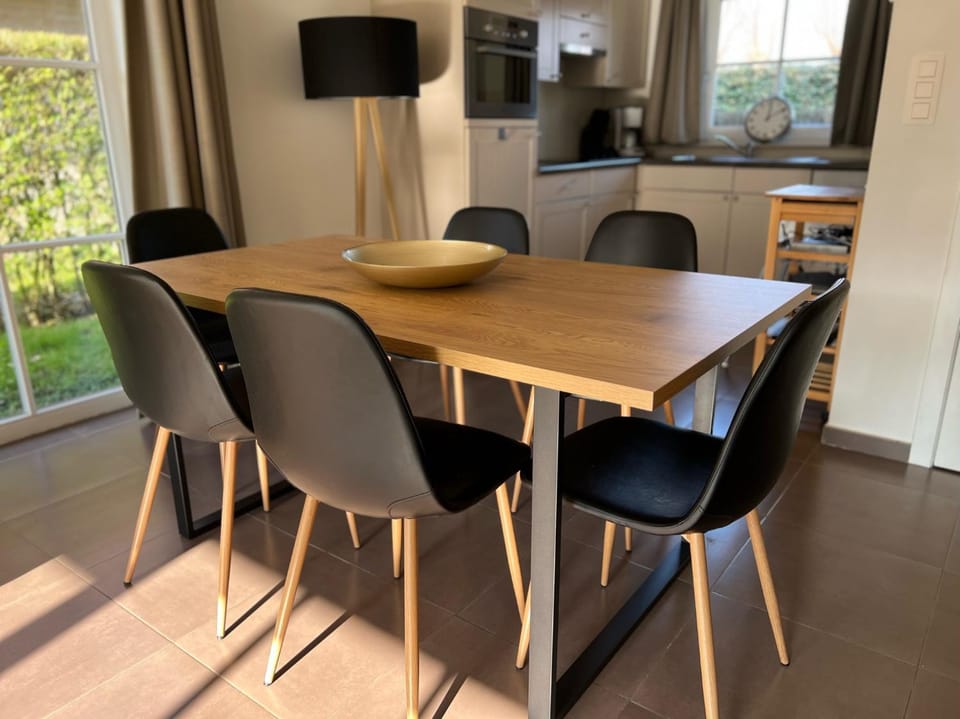 Dining area, kitchen