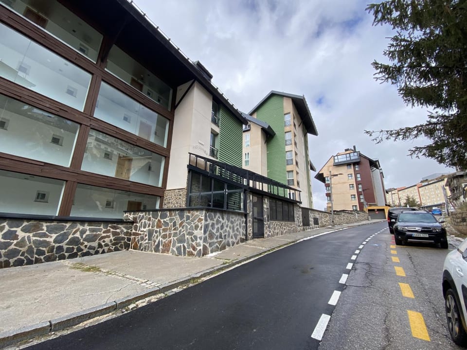 Nevadahome SERRANEU studio con garaje privado Apartment in Sierra Nevada