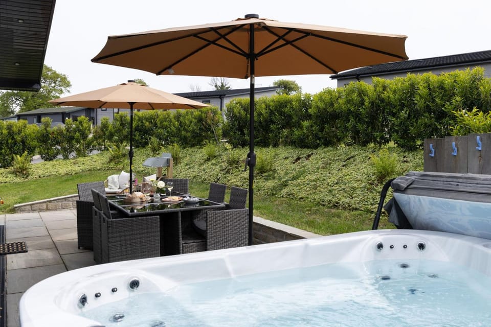 Patio, Hot Tub